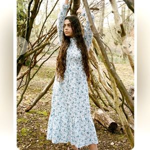 NWT! Romantic and feminine Meadows dress